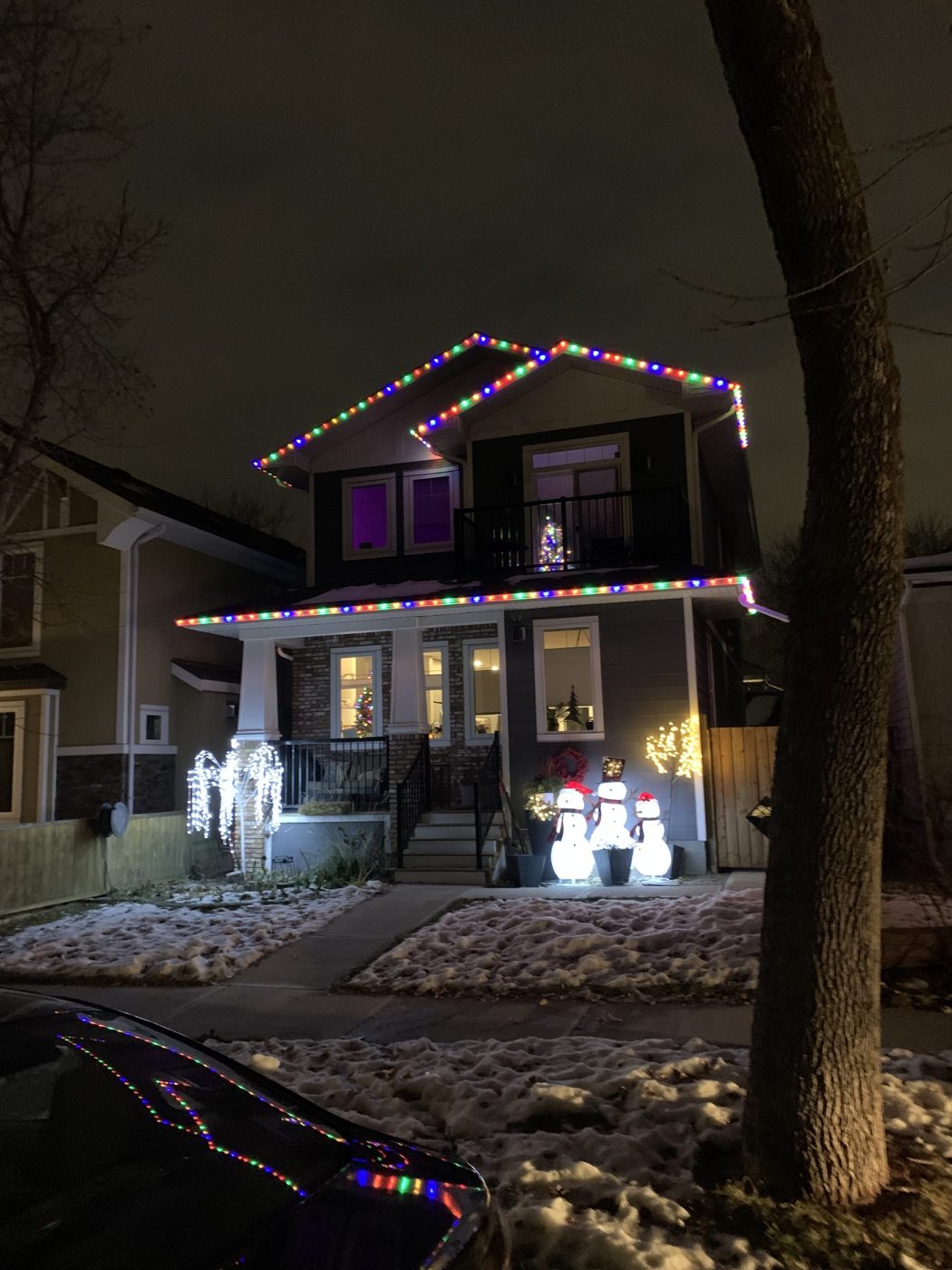 Permanent lighting in holiday colour